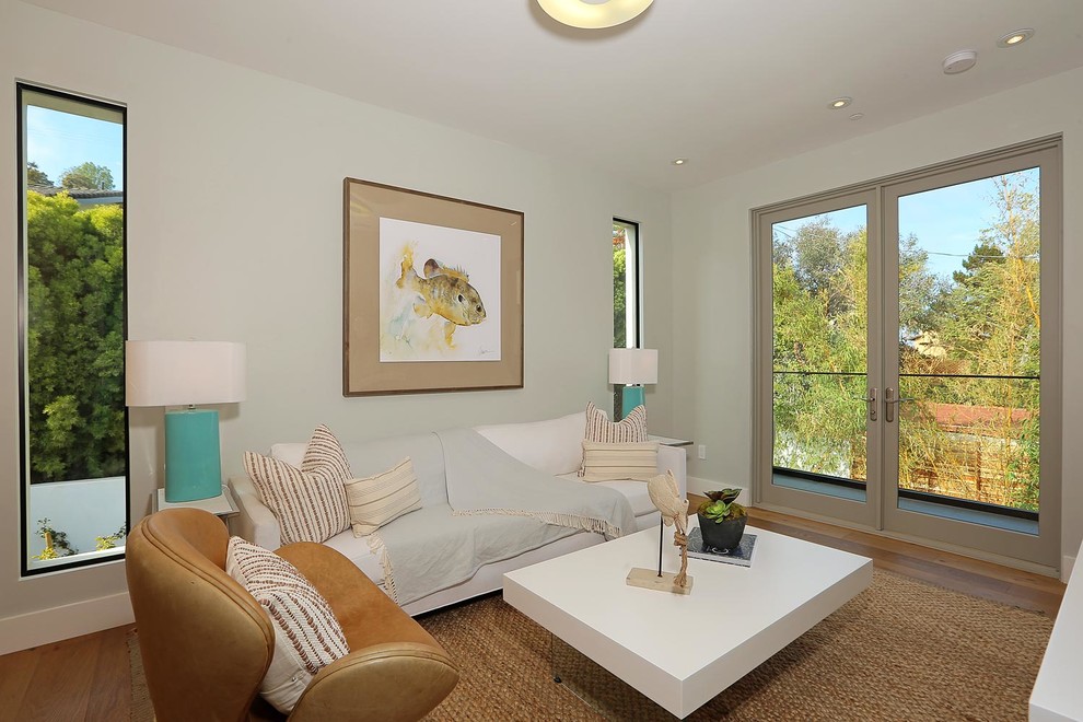 Example of a minimalist home design design in Los Angeles