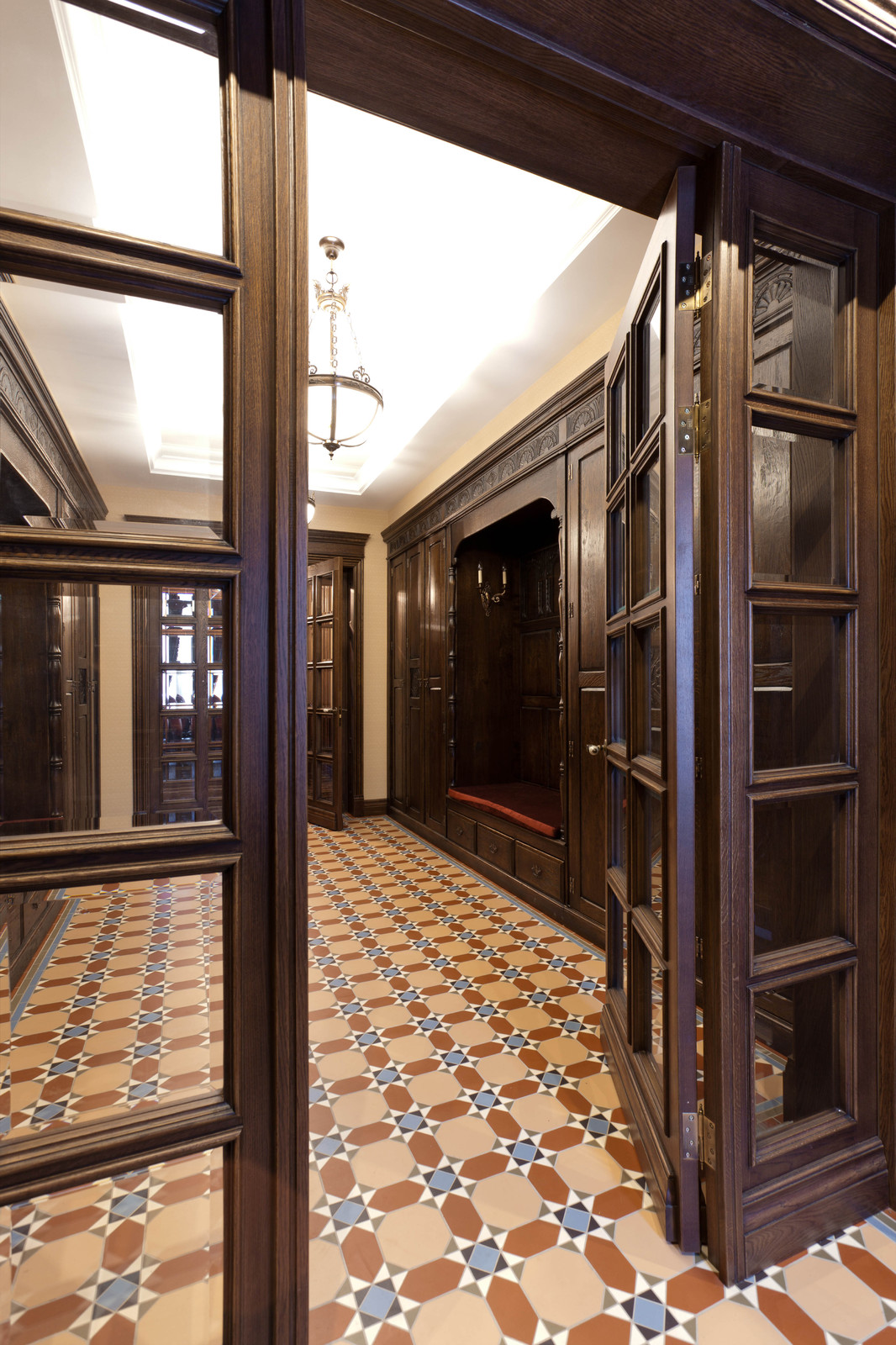 Прихожая в классическом английском стиле