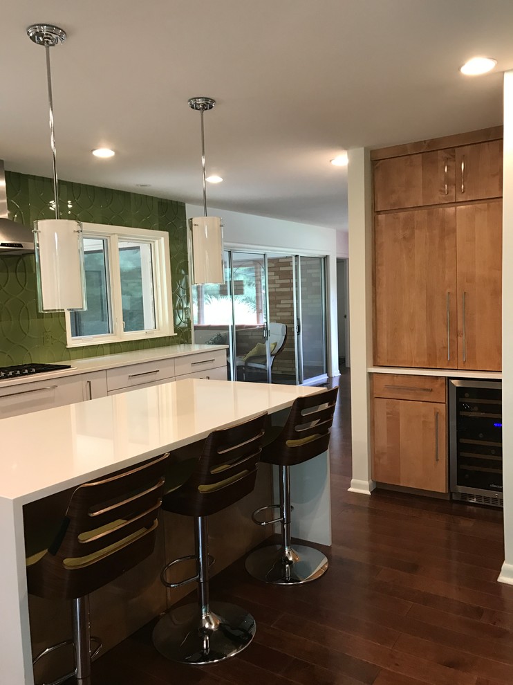 Inspiration for a contemporary kitchen remodel in Chicago