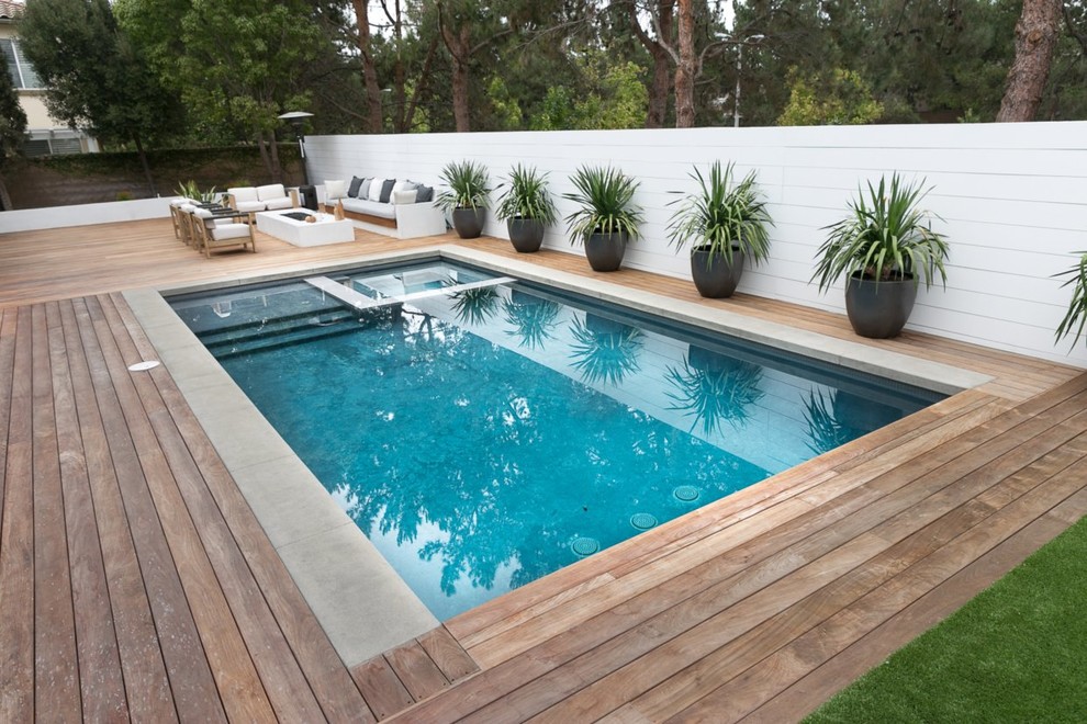 Modern pool in Los Angeles.