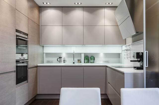 Comfort of Modern. Private apartments in Monaco' contemporaneo-cucina