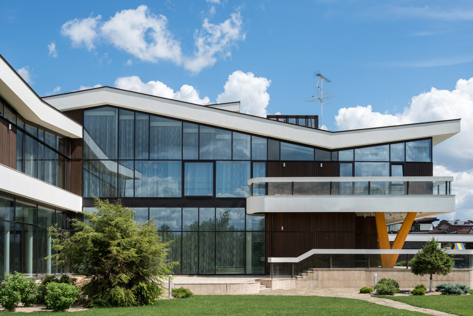 Дом "Пароход Иван Кузьмич" в коттеджном поселке "Никольская слобода"