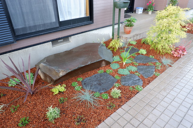 沓脱石とポスト周りの植栽 - 庭 - 他の地域 - 富士西麓ガーデン