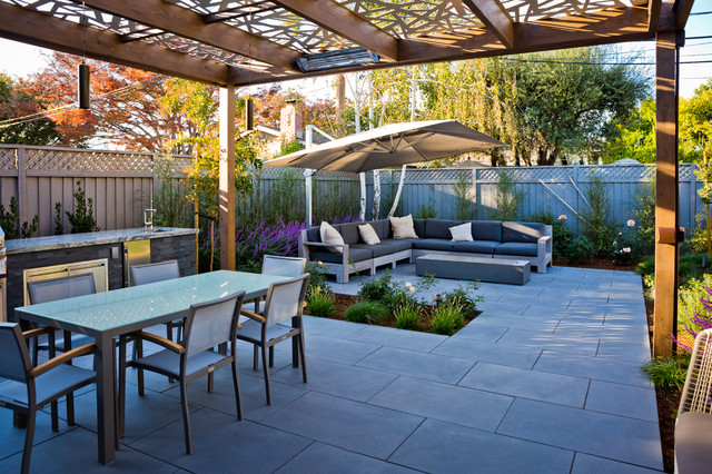 Playful Modern minimalistisch-patio