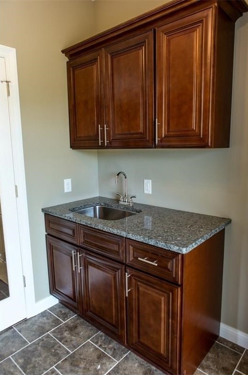 This is an example of a traditional laundry room in Indianapolis.