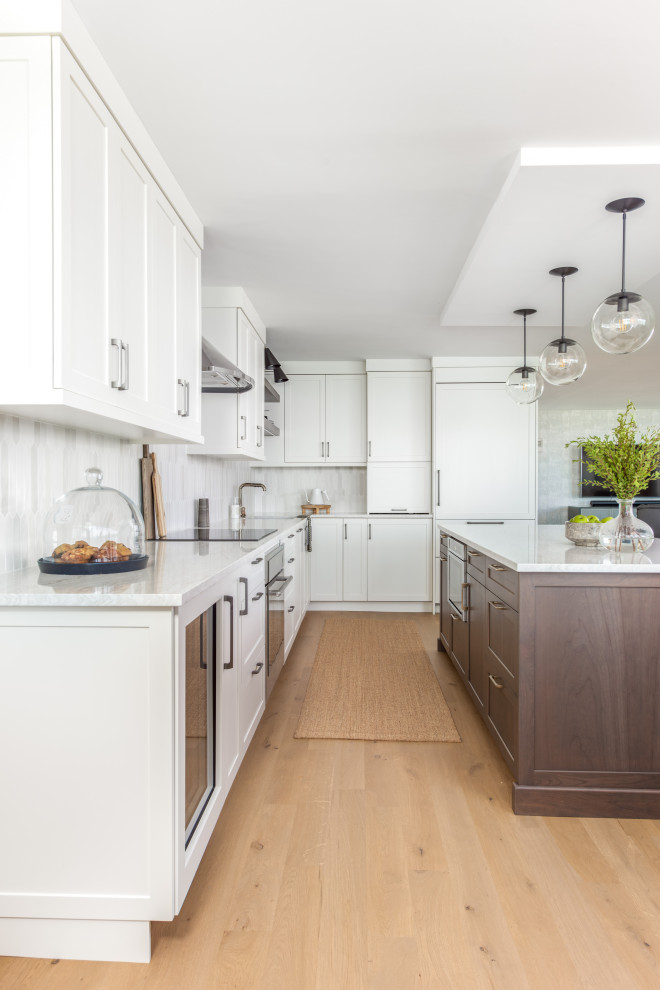 Example of a transitional kitchen design in Chicago