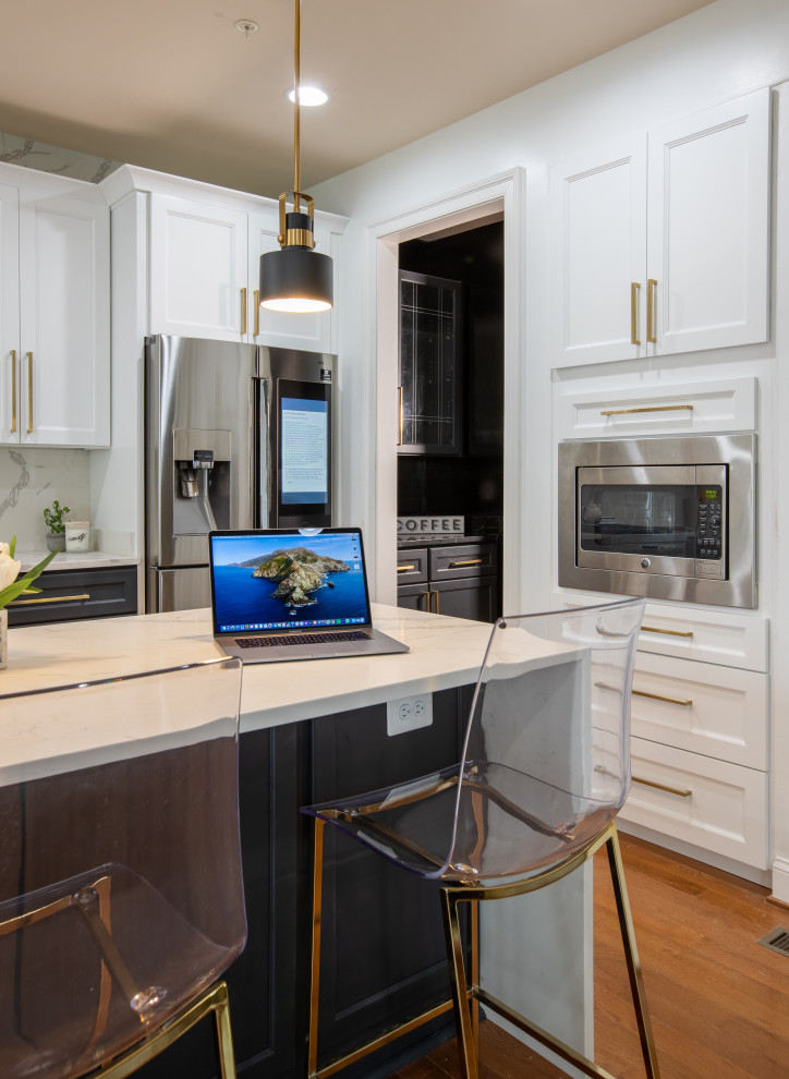 Kitchen - modern kitchen idea in Baltimore
