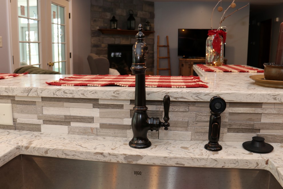 Example of a mountain style home design design in DC Metro