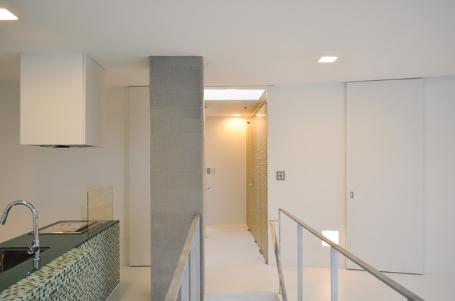 上竜尾町の住宅（リノベーション） moderne-salon