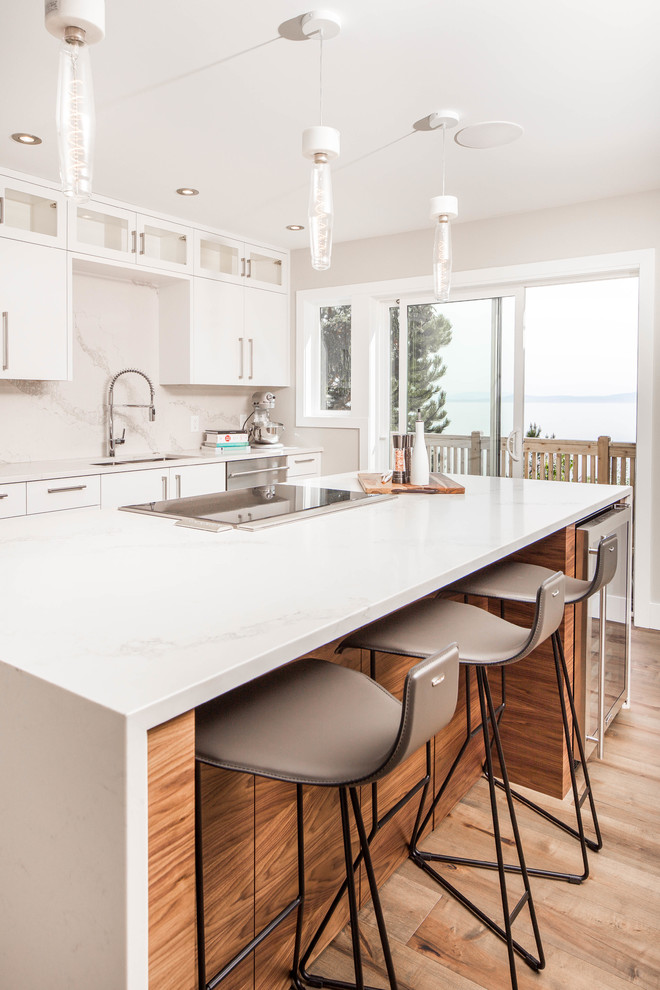 Home design - transitional home design idea in Vancouver