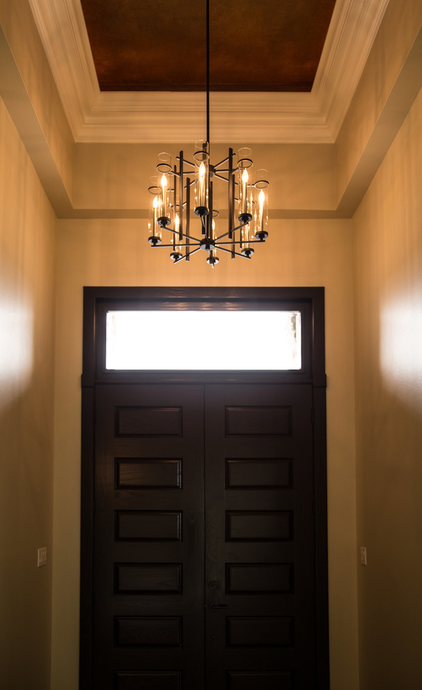 Example of a transitional home design design in Austin
