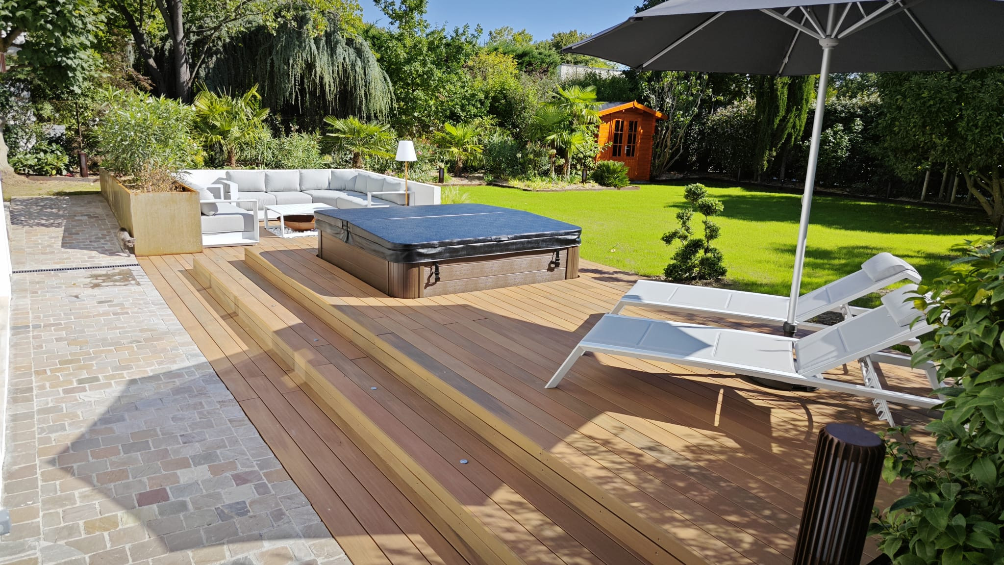 Jardin avec Coin Jacuzzi - Évasion Méditerranéenne