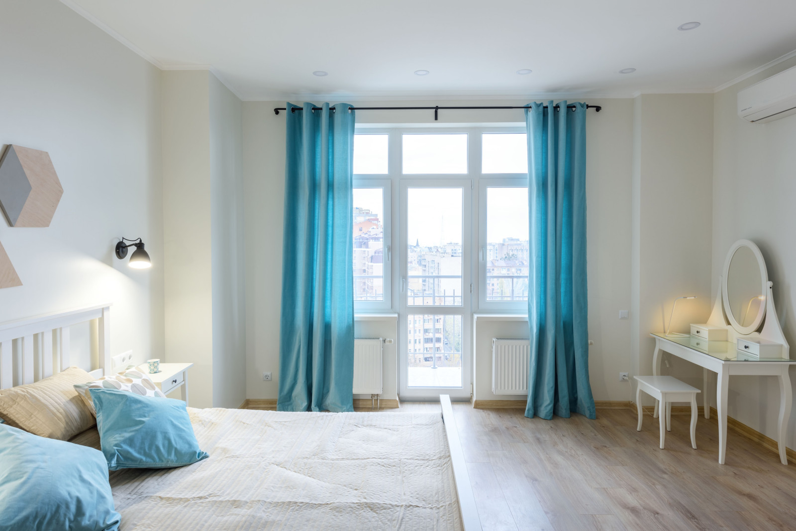 Простор и свет:  четырехкомнатная квартира (186.00m²) на 18 этаже