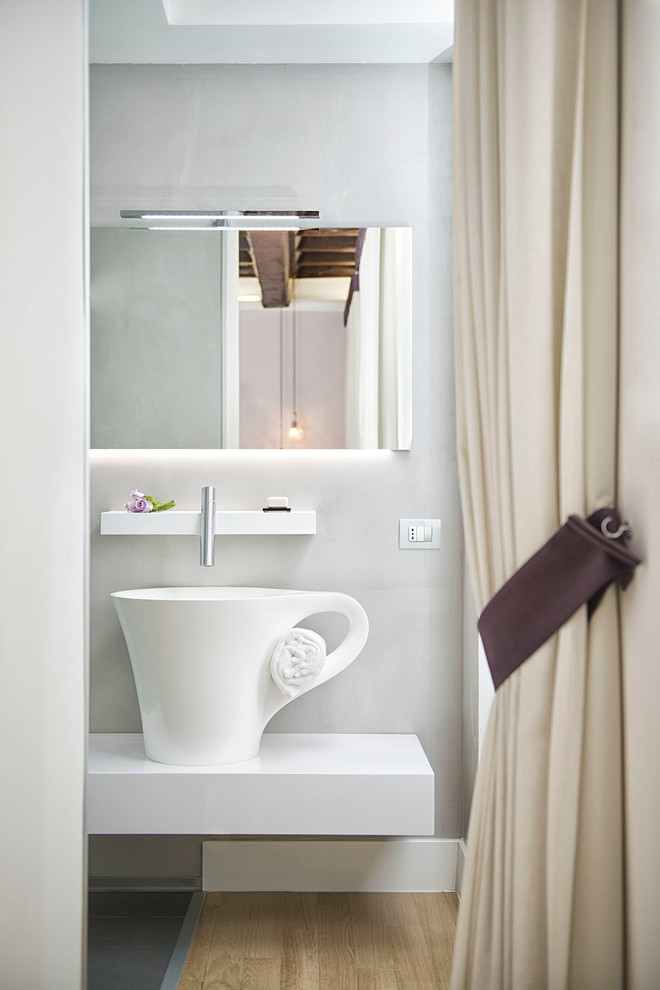 This is an example of a contemporary powder room in Rome.