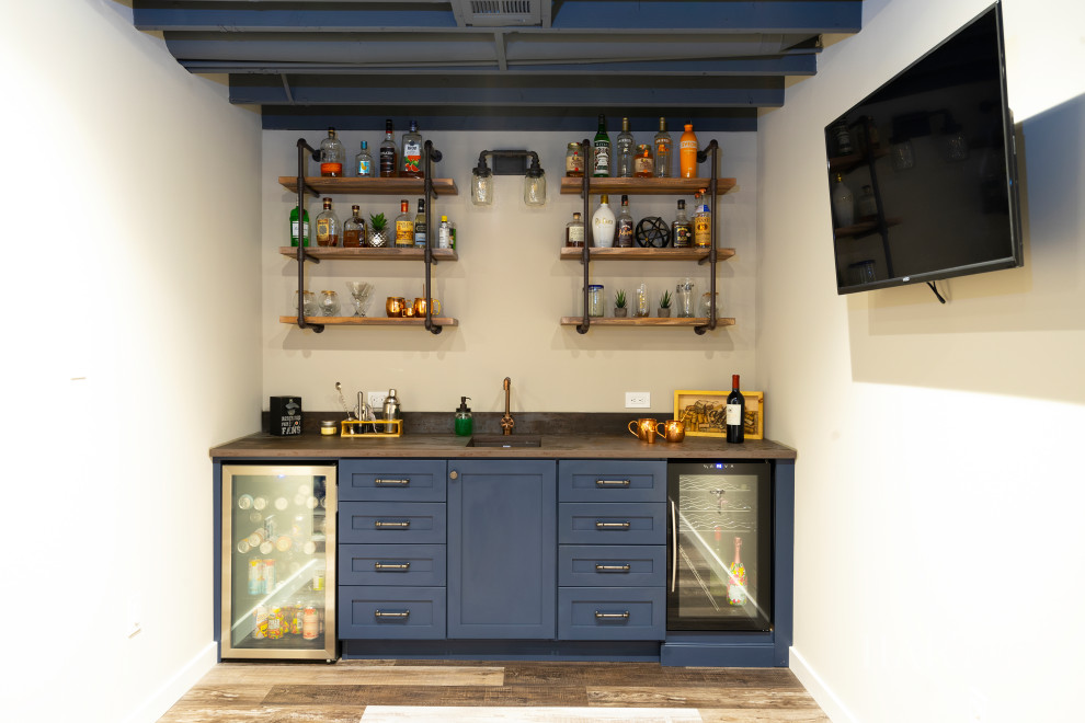 Design ideas for a mid-sized industrial home bar in Philadelphia with laminate floors and multi-coloured floor.