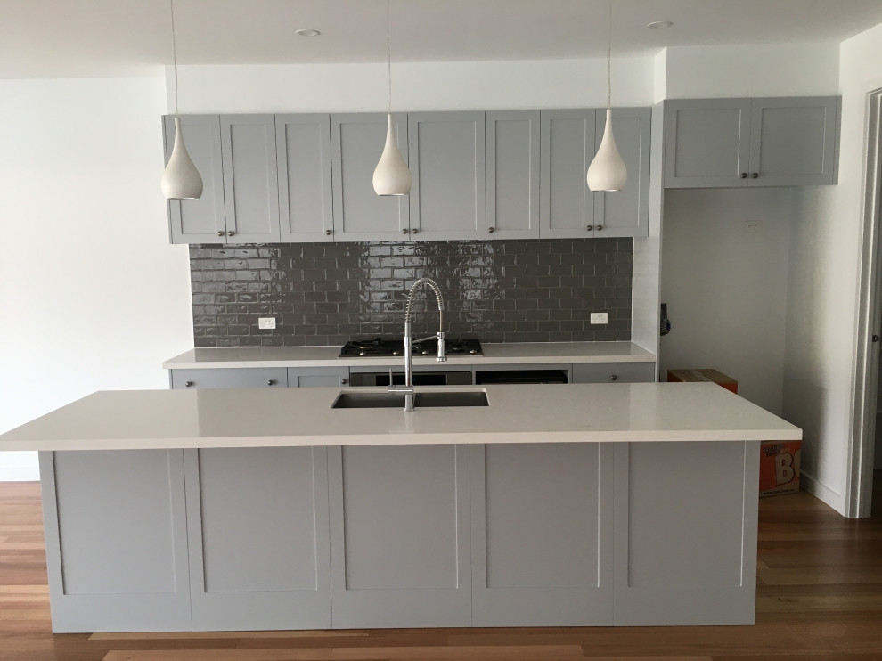 Inspiration for a contemporary kitchen in Melbourne.