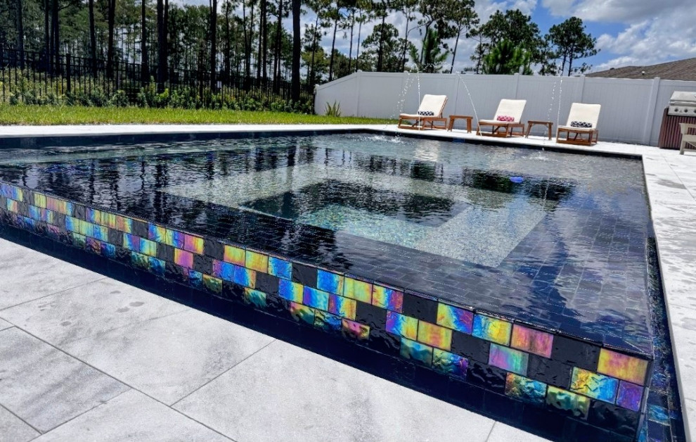 St. Cloud pool with overflow perimeter spa and sun shelf