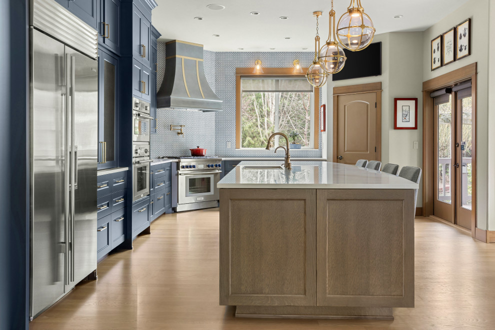 Transitional kitchen photo in Seattle