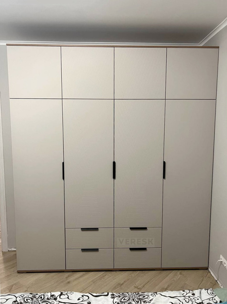 Распашные шкафы