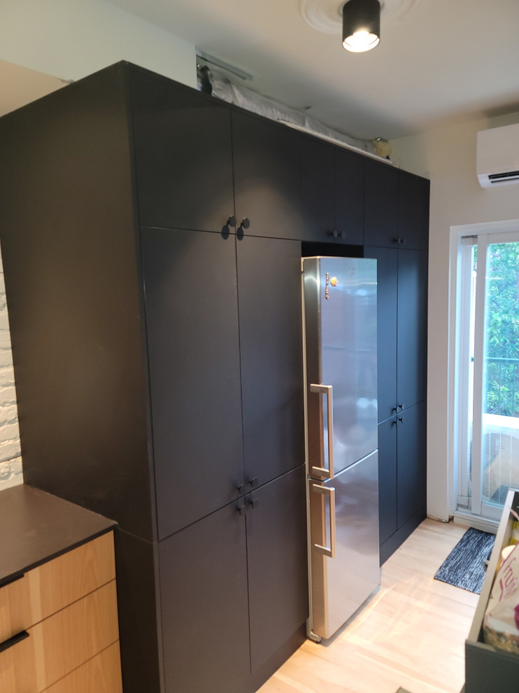TOW TONE MODERN KITCHEN