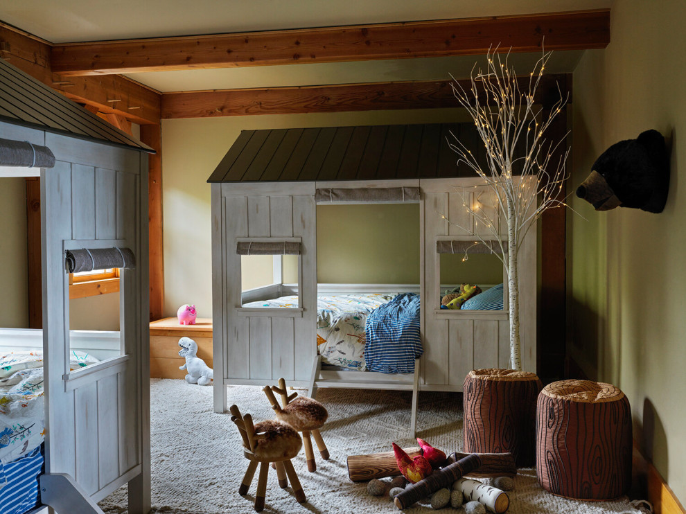 На фото: нейтральная детская среднего размера в стиле рустика с спальным местом, белыми стенами, ковровым покрытием, бежевым полом и балками на потолке для ребенка от 4 до 10 лет
