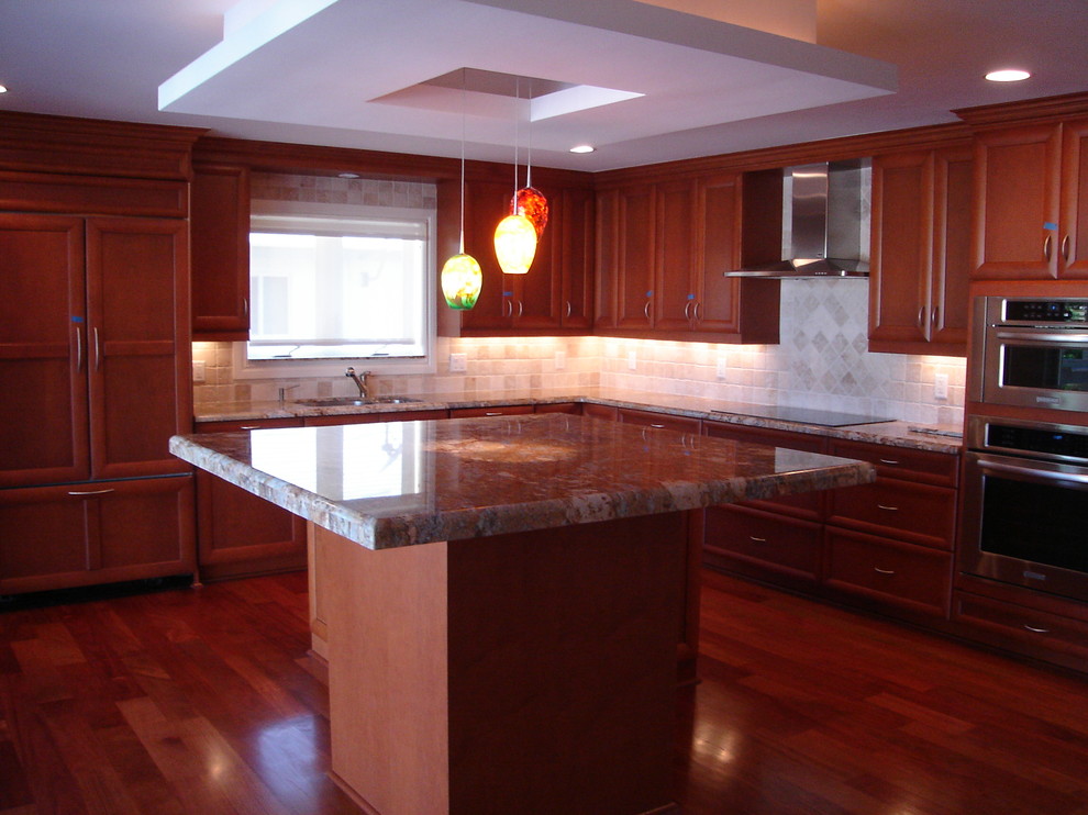 Example of a large transitional u-shaped dark wood floor eat-in kitchen design in Miami with an undermount sink, raised-panel cabinets, medium tone wood cabinets, marble countertops, white backsplash, stone tile backsplash, stainless steel appliances and an island