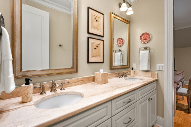 Maple Lane bathroom
