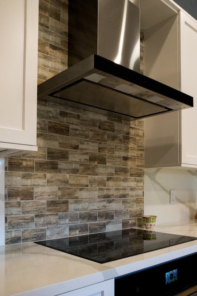 Inspiration for a transitional home design remodel in Miami