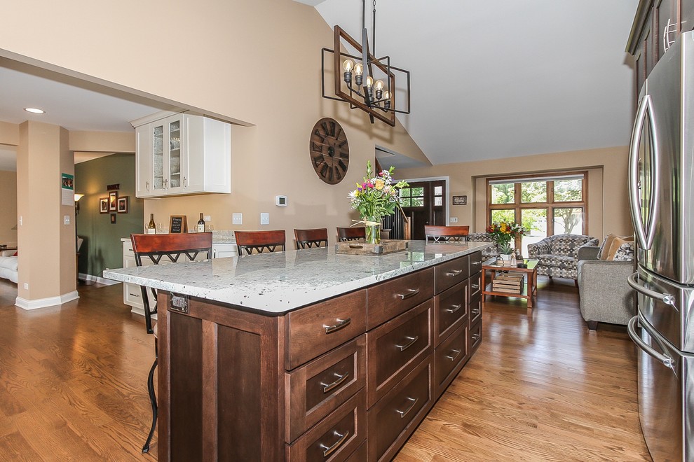 Home design - transitional home design idea in Chicago