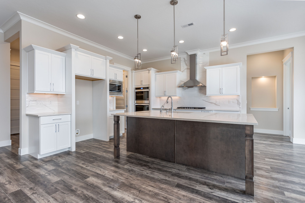 Kitchen - transitional kitchen idea in Seattle
