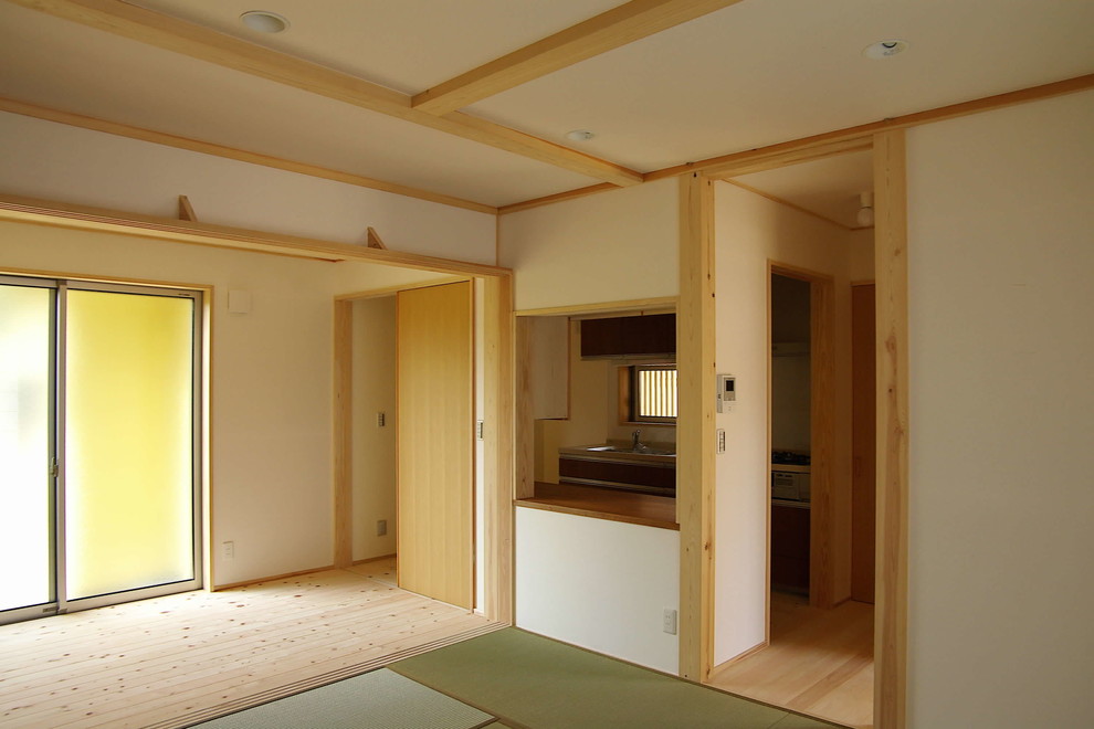 This is an example of an asian kitchen/dining combo in Other with tatami floors.