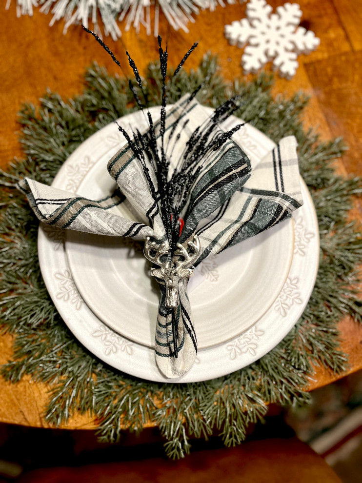 Modern, Inviting Holiday Decor