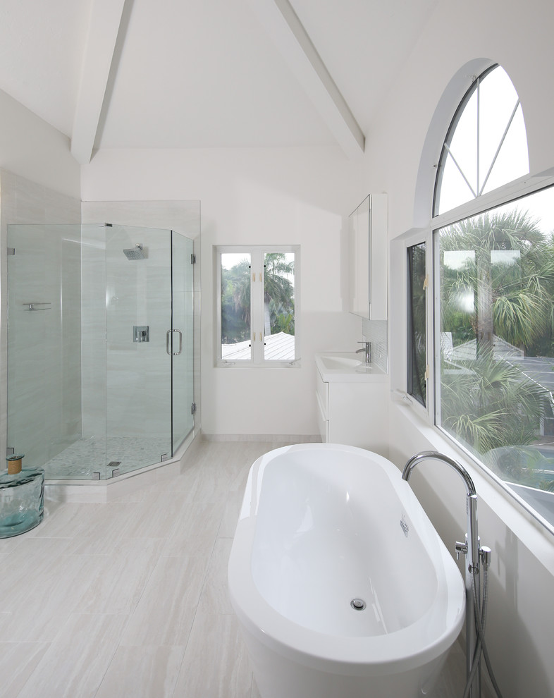 Inspiration for a transitional bathroom in Tampa.