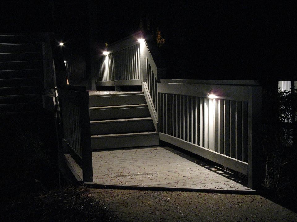 Example of a mountain style deck design in Raleigh