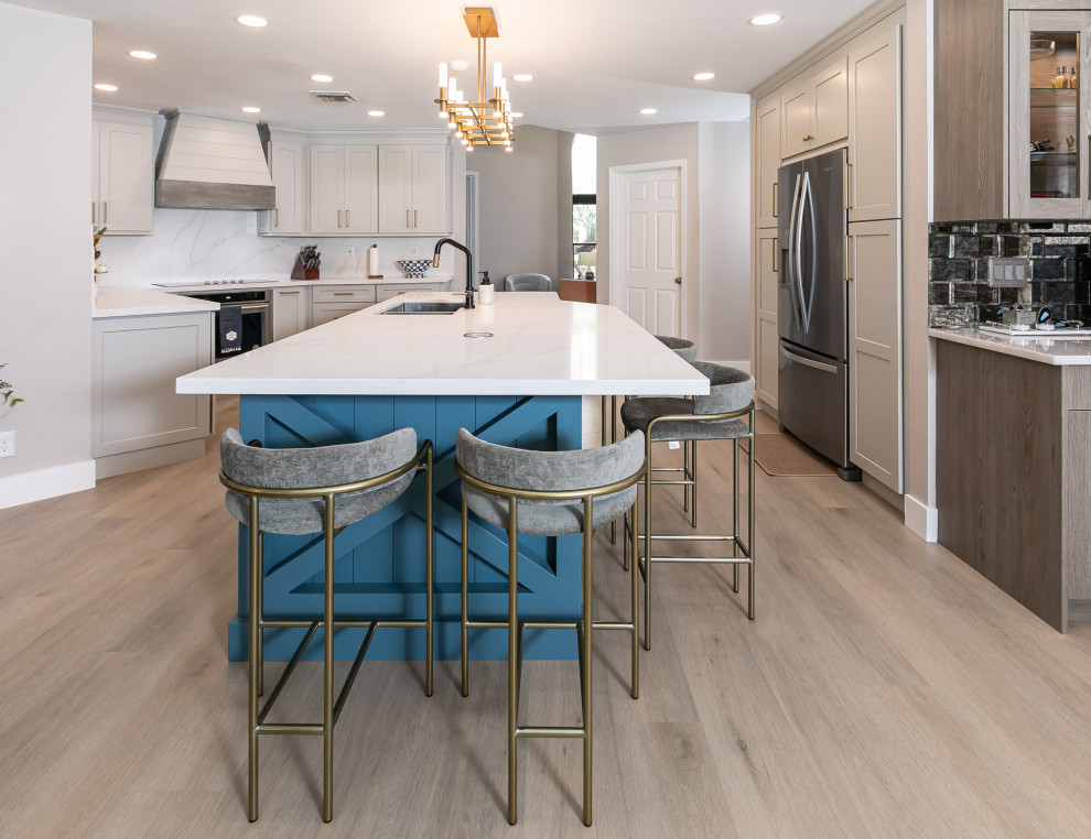 Kitchen - transitional kitchen idea in Miami
