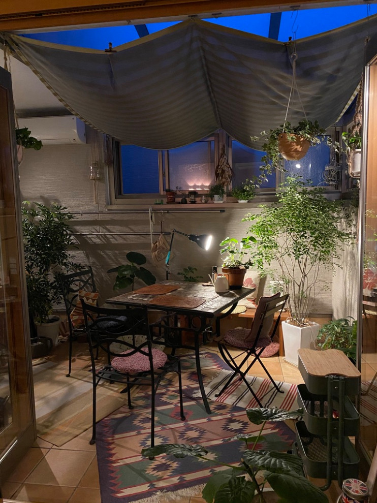 大阪にある小さなエクレクティックスタイルのおしゃれなサンルームの写真