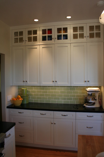Glass doors on top lighten the bank of cabinets without showing clutter