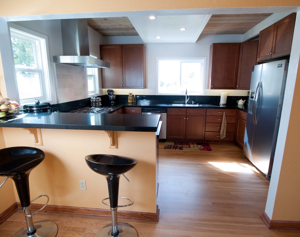 Kitchen - kitchen idea in San Francisco