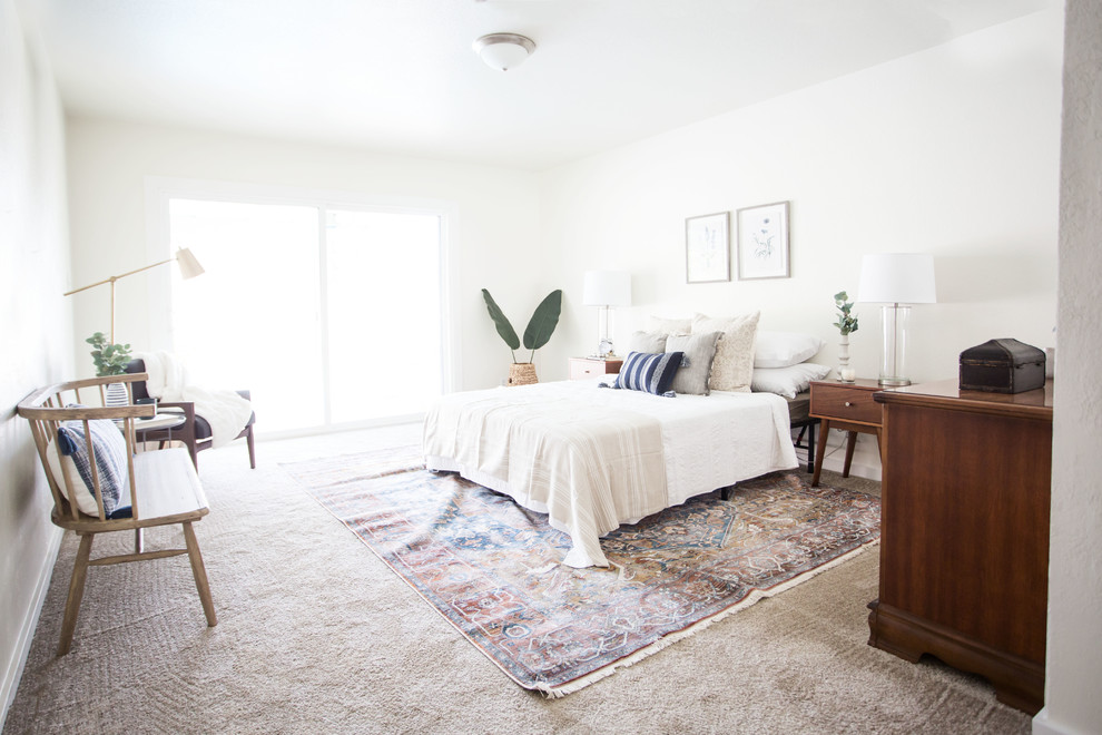 Bedroom - transitional bedroom idea in Phoenix