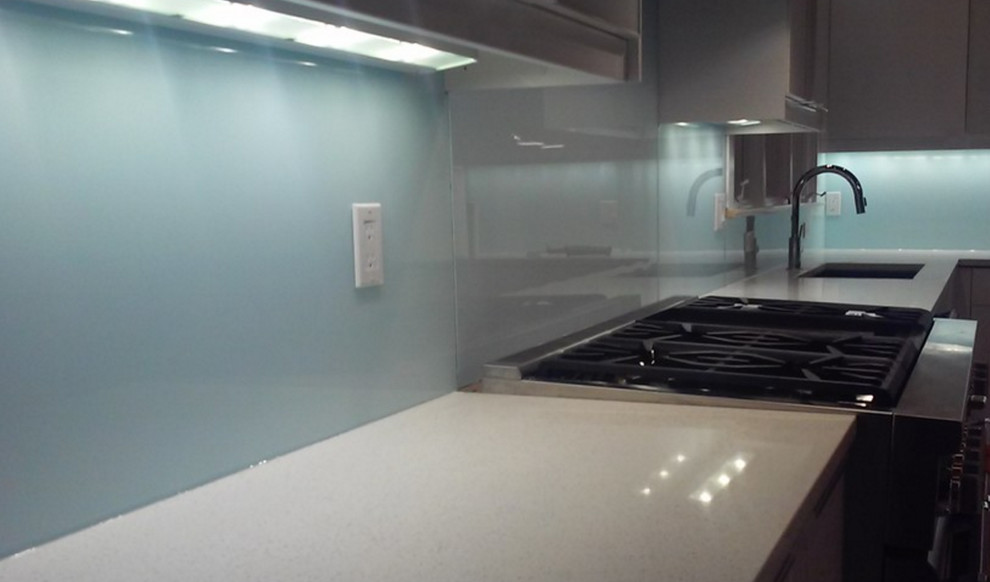Kitchen backsplash (light blue)