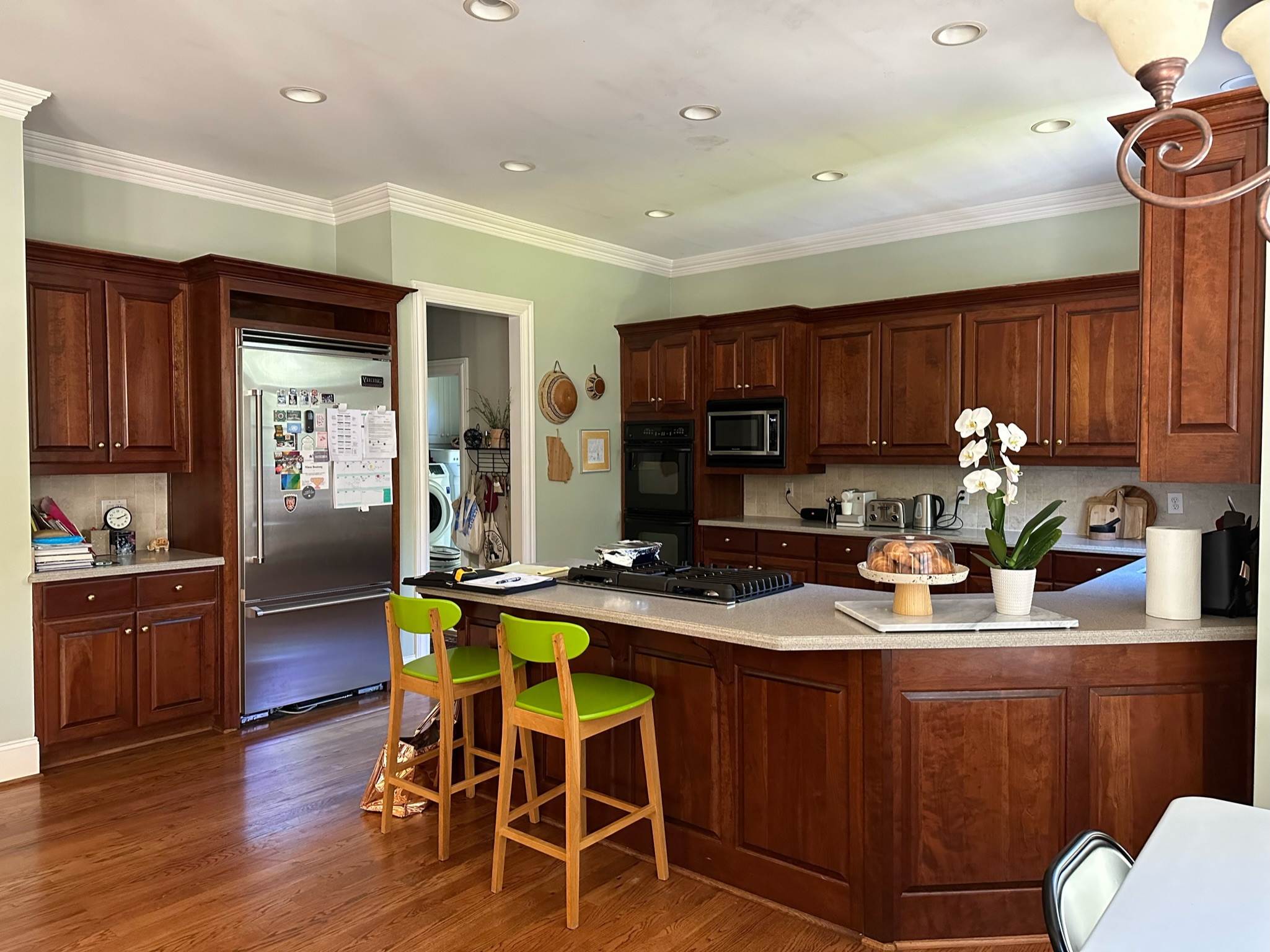 DULUTH -  Warm and Modern Kitchen