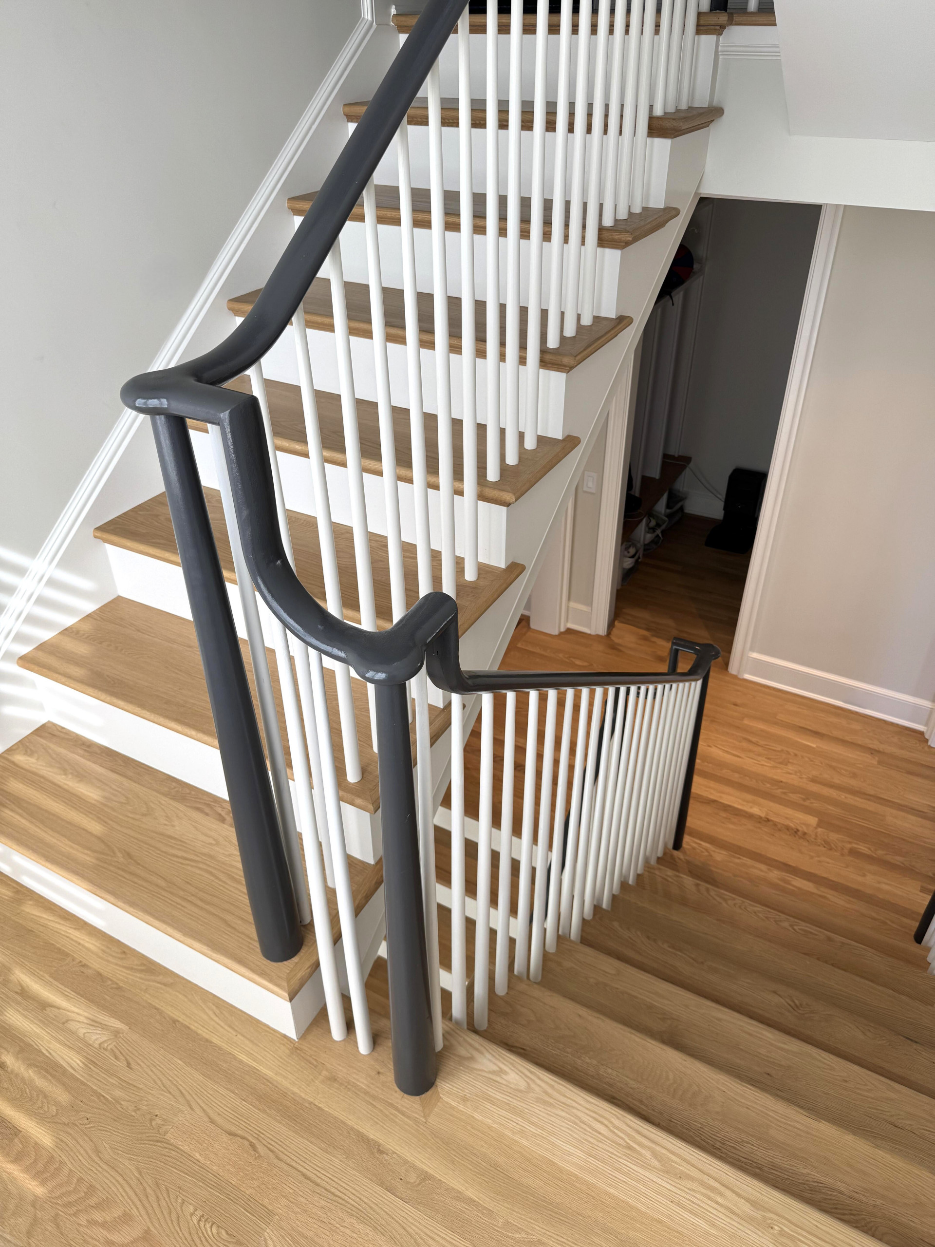 142_Airy Staircase with Over the Post Balustrade, Arlington, VA