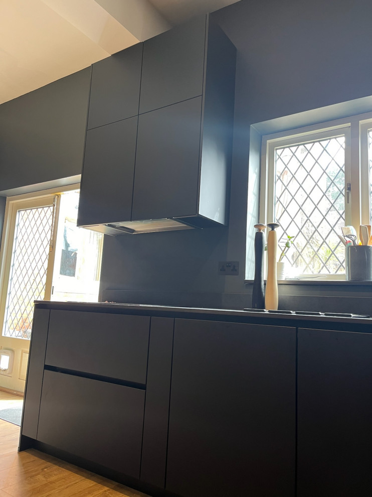 Easy Touch Graphite Handleless