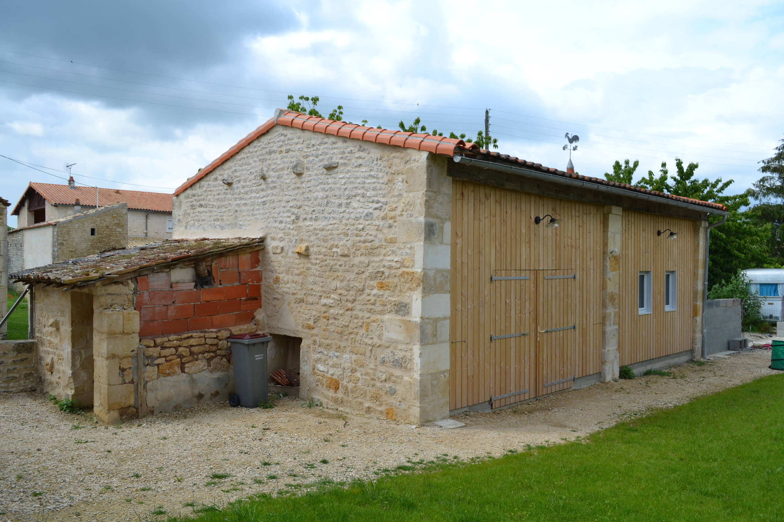 Transformation d'une grange en garage près de Niort.