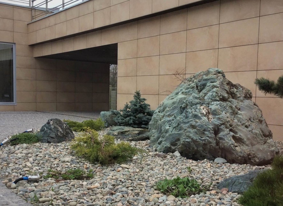 HI-TECH на обломках мегалитового комплекса