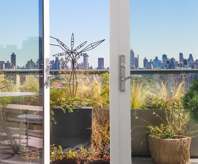 UPPER WEST SIDE TOWNHOUSE ROOF TERRACE New York by Evan C Lai Landscape Design Inc Houzz UK