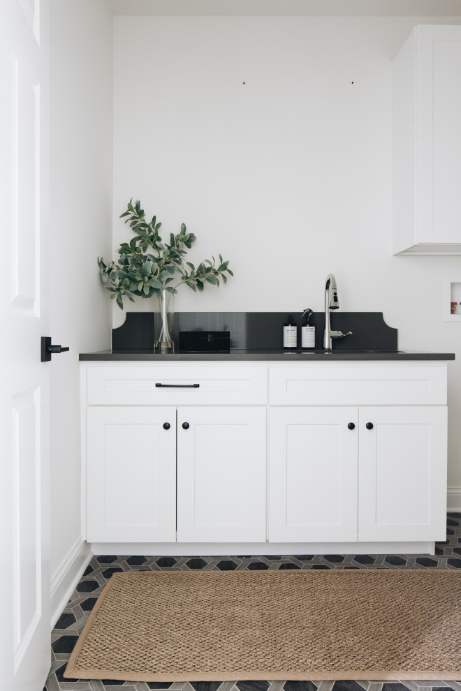 Inspiration for a transitional home design remodel in Chicago