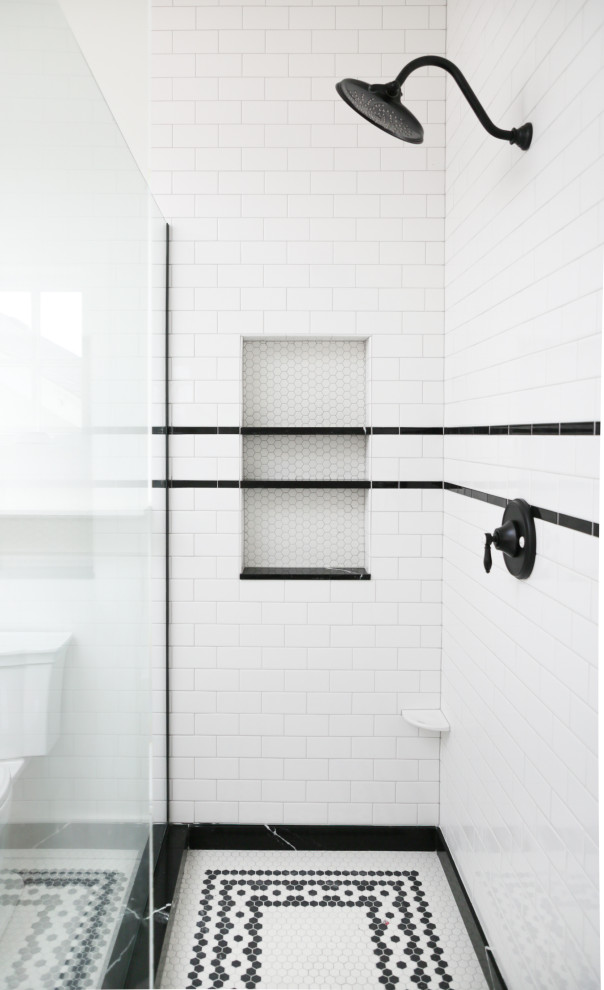 Example of a transitional home design design in Seattle