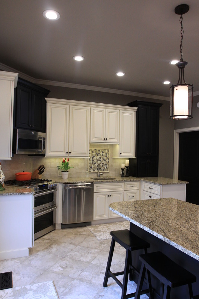 Inspiration for a transitional kitchen remodel in Chicago