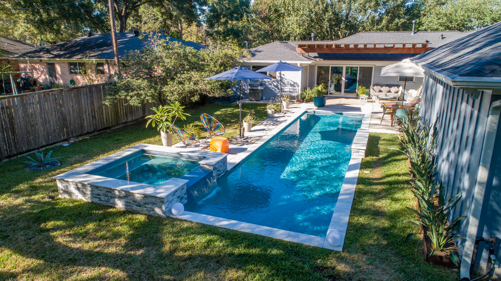 Design ideas for a mid-sized modern backyard rectangular pool in Houston.